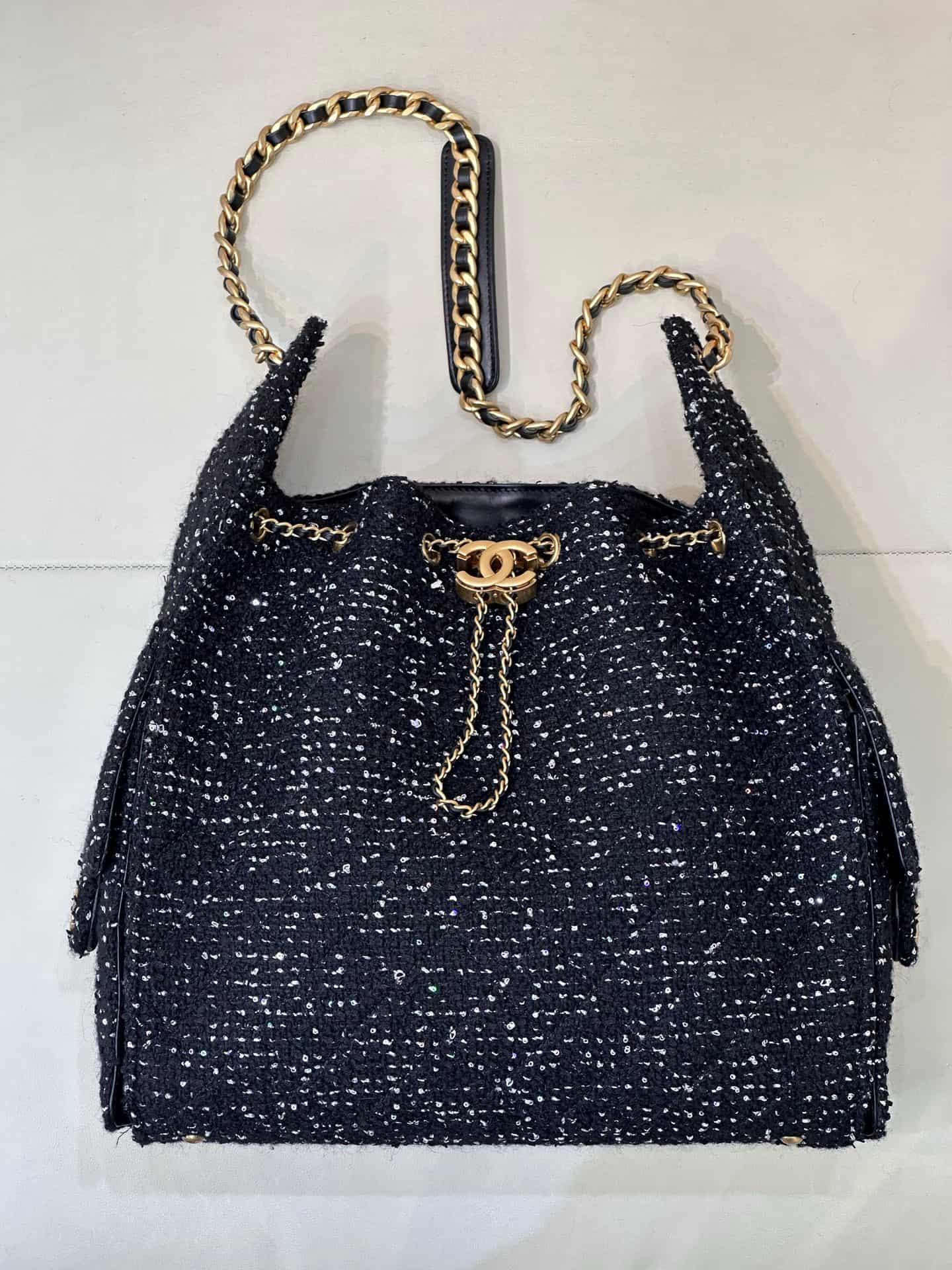 Chanel 25 Medium Hobo handbag AS5311 Wool Tweed & Gold-Tone Metal Black & White TOP