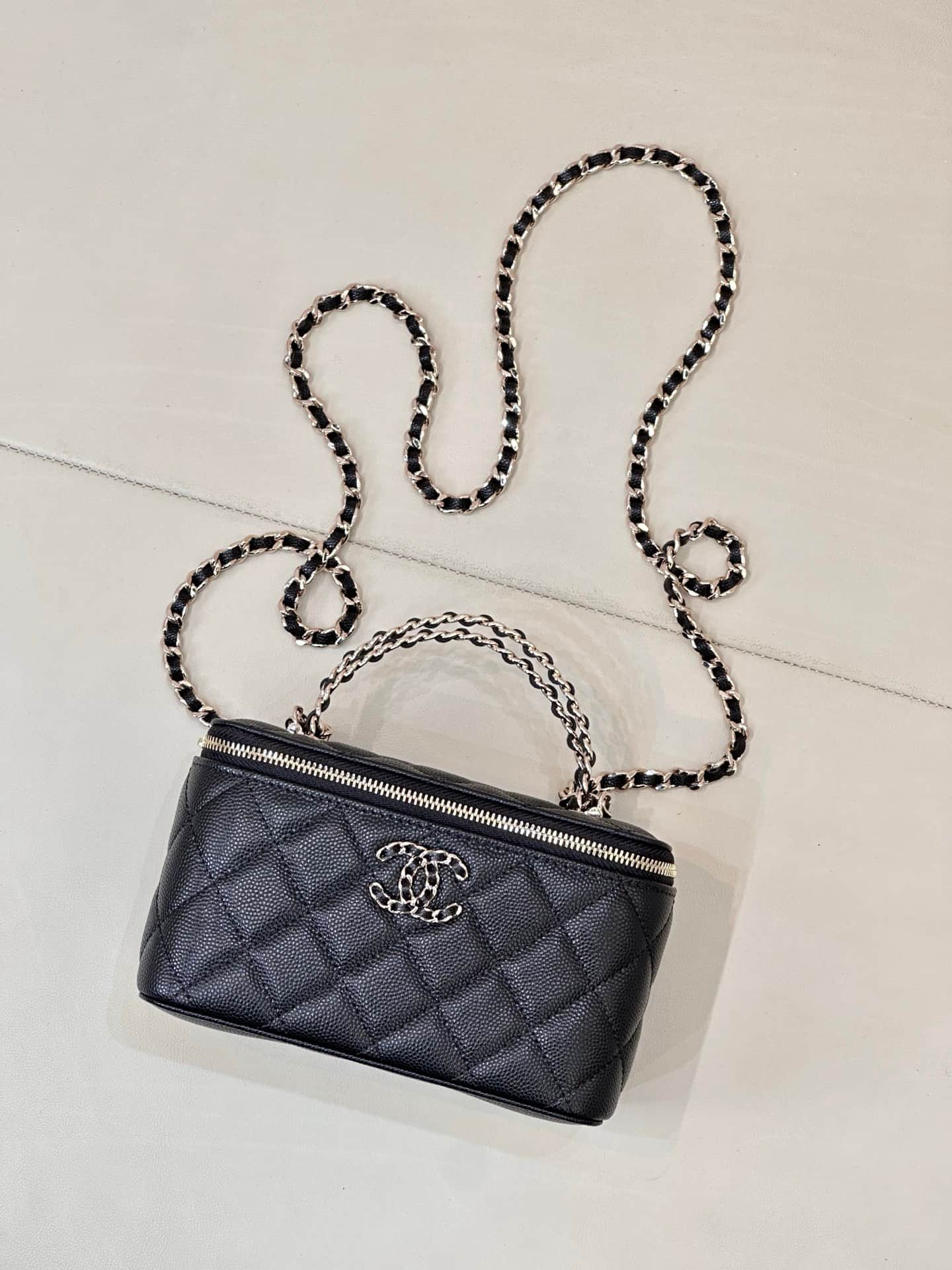 Chanel Classic Top Handle Vanity Case Grained Calfskin& Gold-Tone Metal Black AP5182 TOP