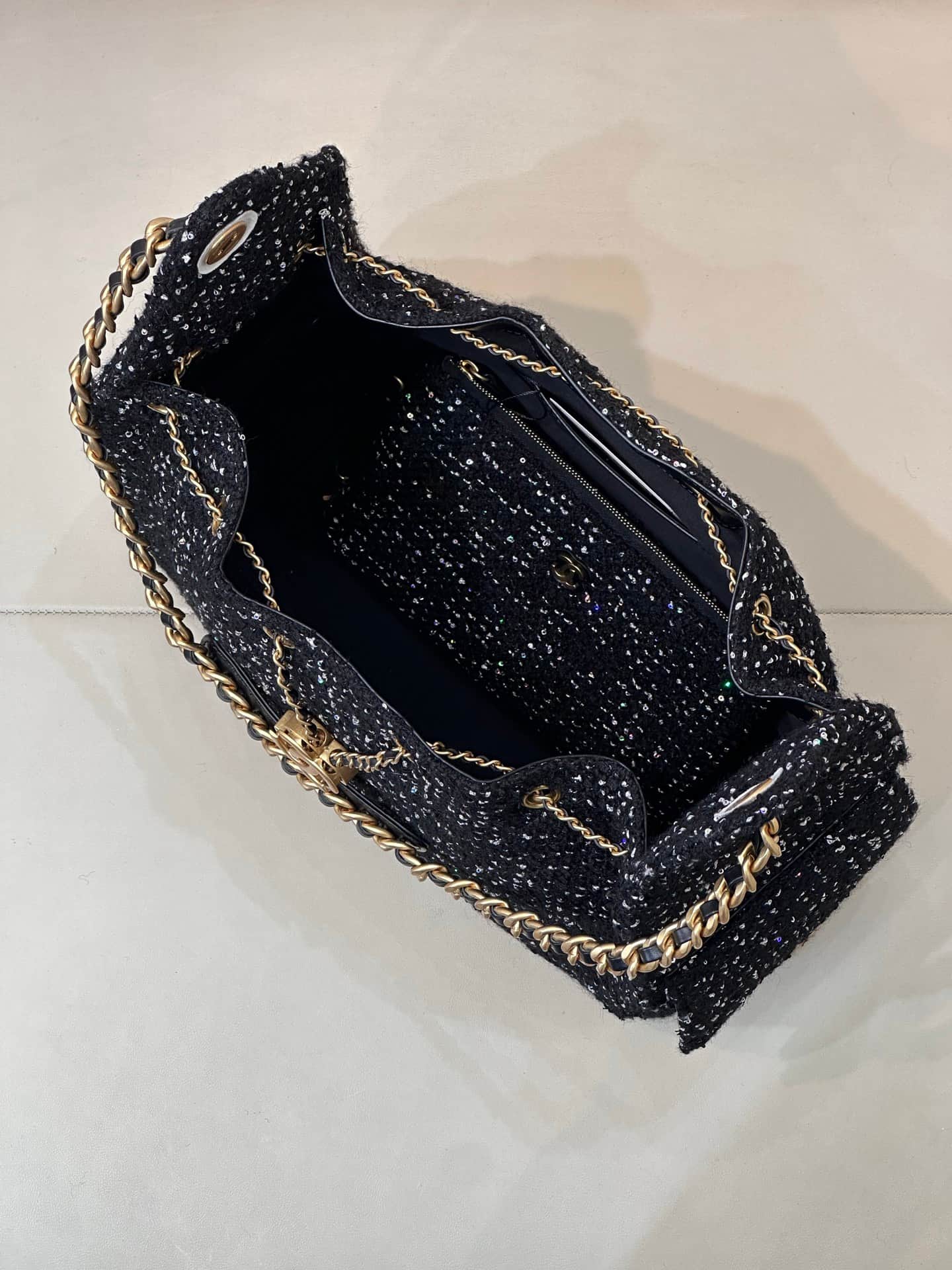 Chanel 25 Medium Hobo handbag AS5311 Wool Tweed & Gold-Tone Metal Black & White TOP
