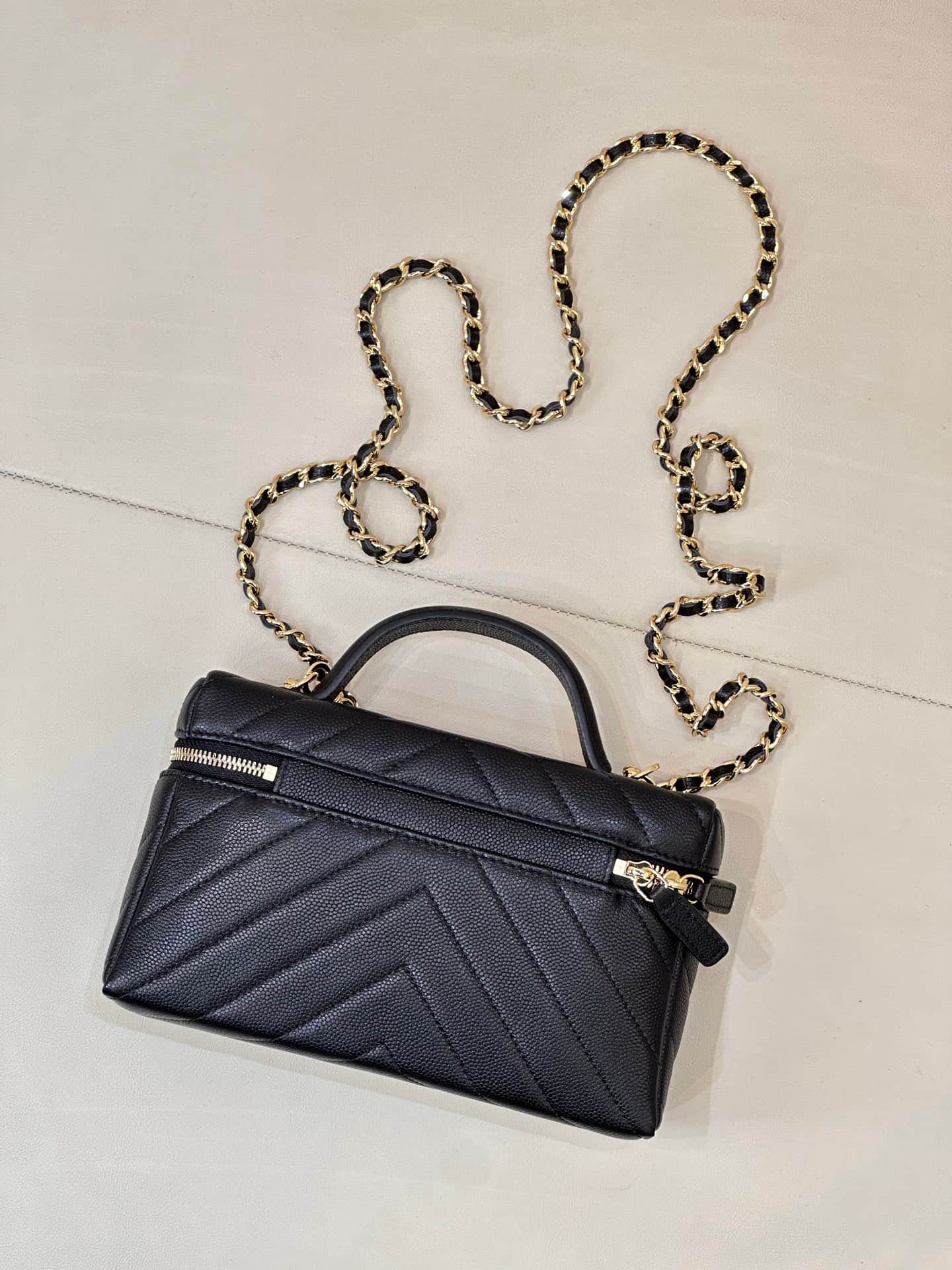 Chanel Vanity with Chain Grained Shiny Calfskin & Gold-Tone Metal Black AP5212 TOP
