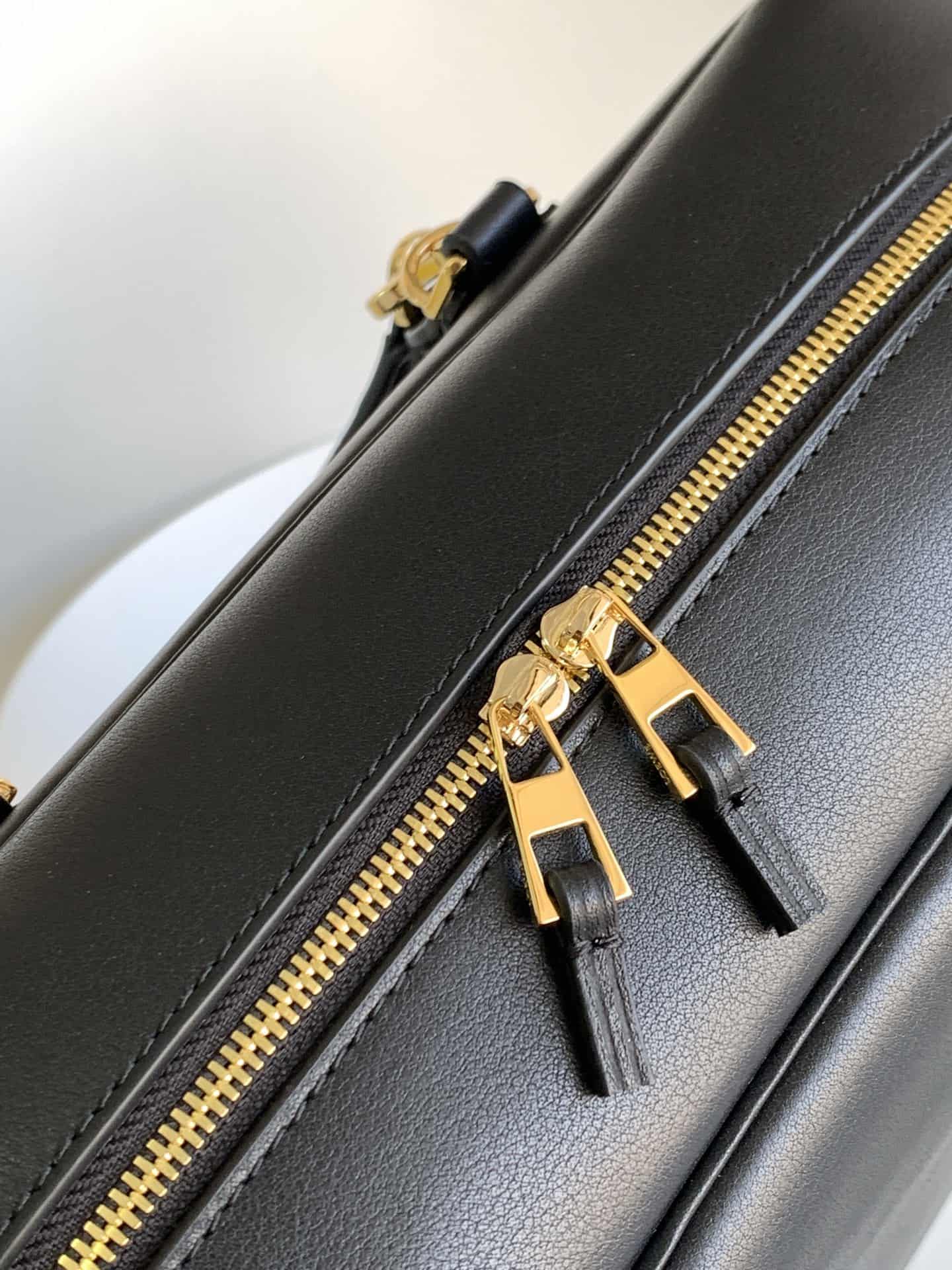 Loewe Amazona 28 Bag in nappa calfskin Black High