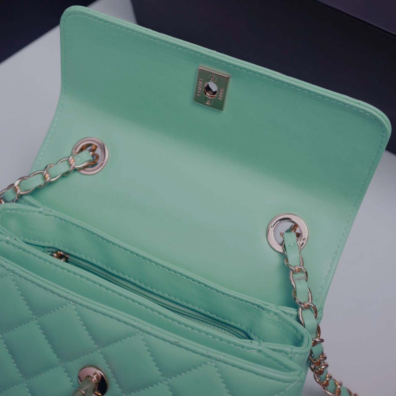 Chanel MINI FLAP BAG WITH TOP HANDLE AS4654 Lambskin &Gold-Tone Metal Green A