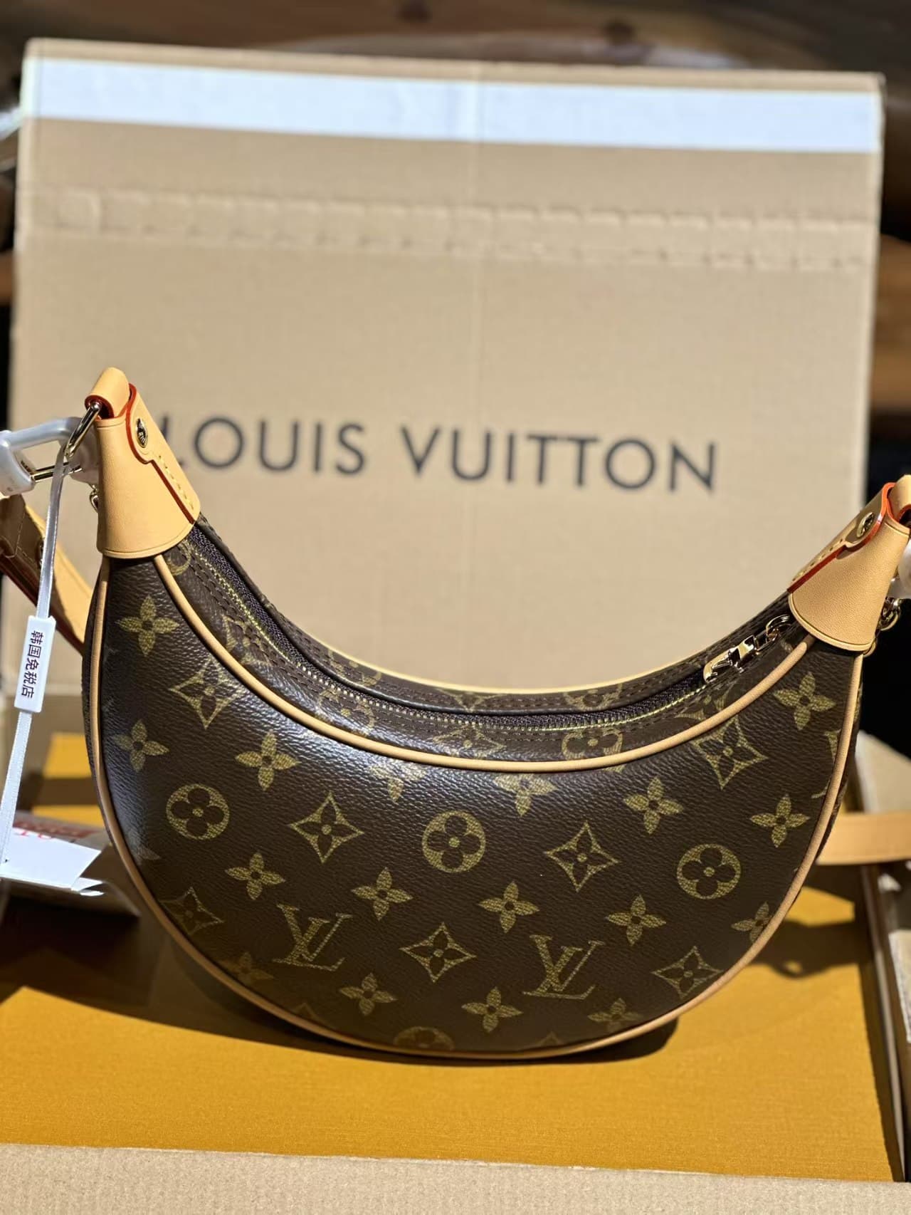 Louis Vuitton LOOP Handbag Monogram coated canvas M81098 High