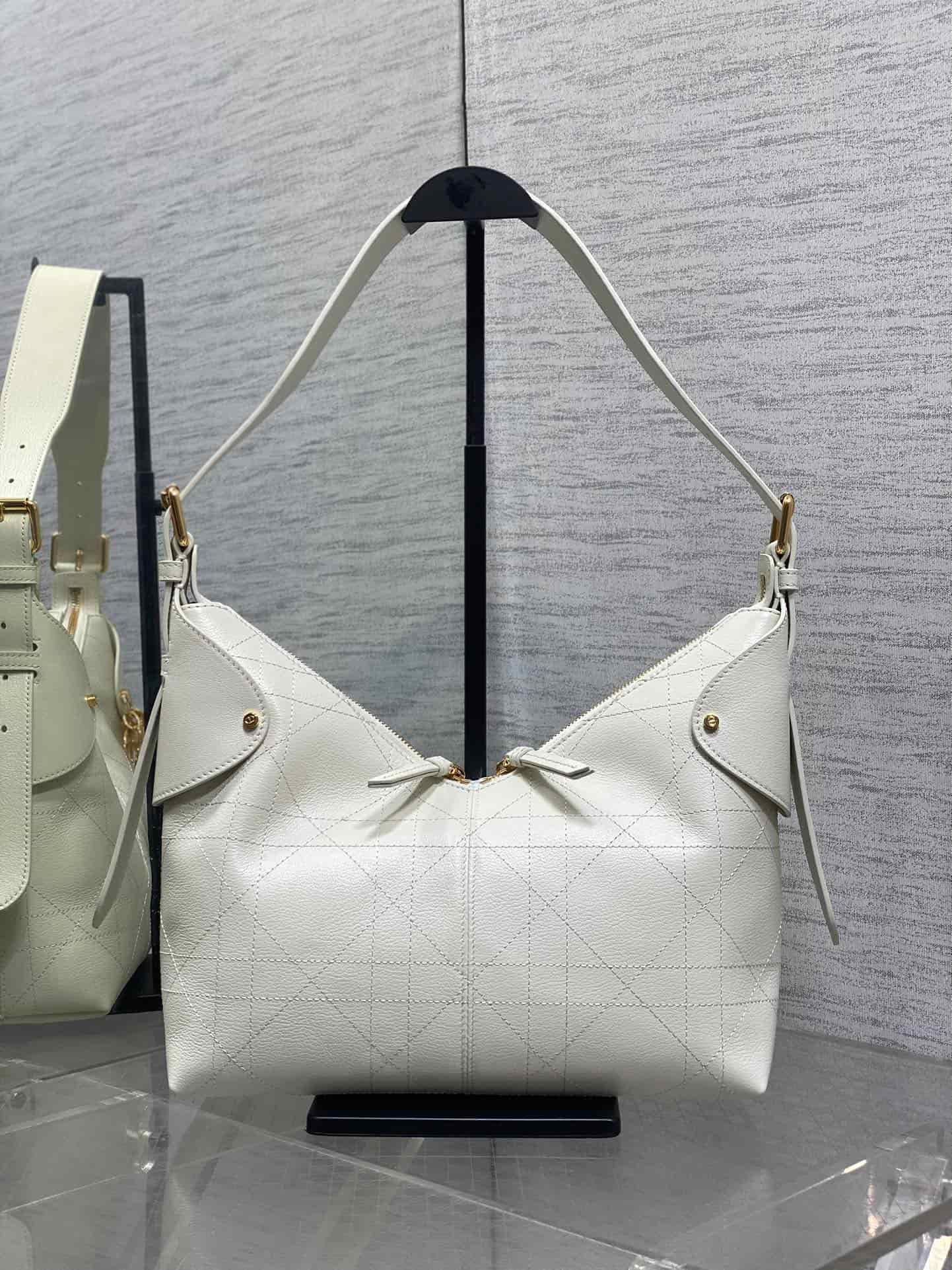 Medium Dior Voyage Bag White Flat Macrocannage Grained Calfskin High