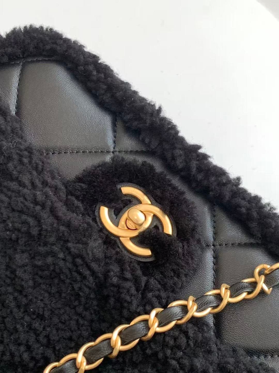 Chanel Small Shearling Flap Bag in Black lambskin with balck shearling & Gold-Tone Metal AS5149 A