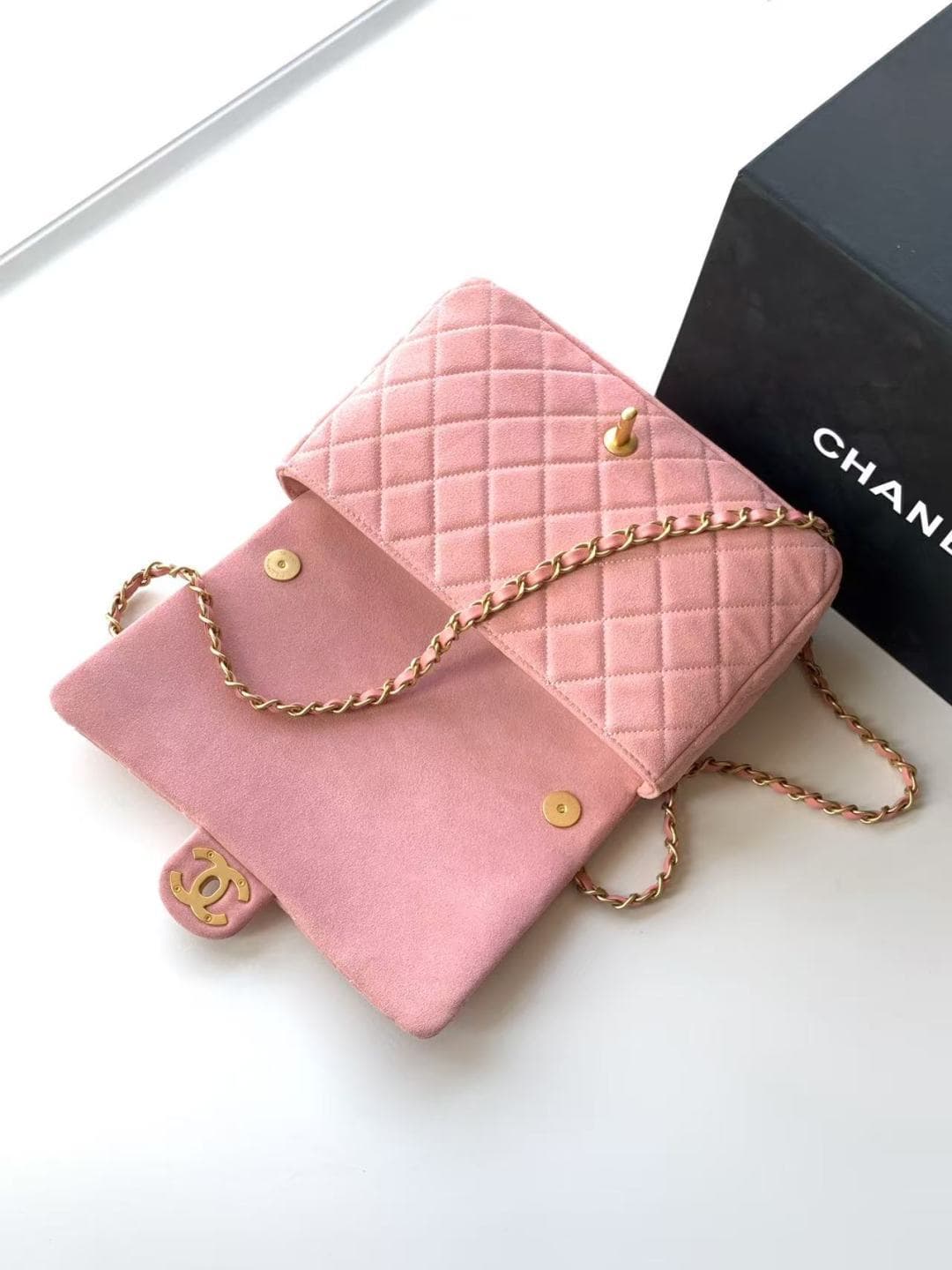 Chanel Classic Flap bag in Pink Suede & Gold-Tone Metal AS5987 A