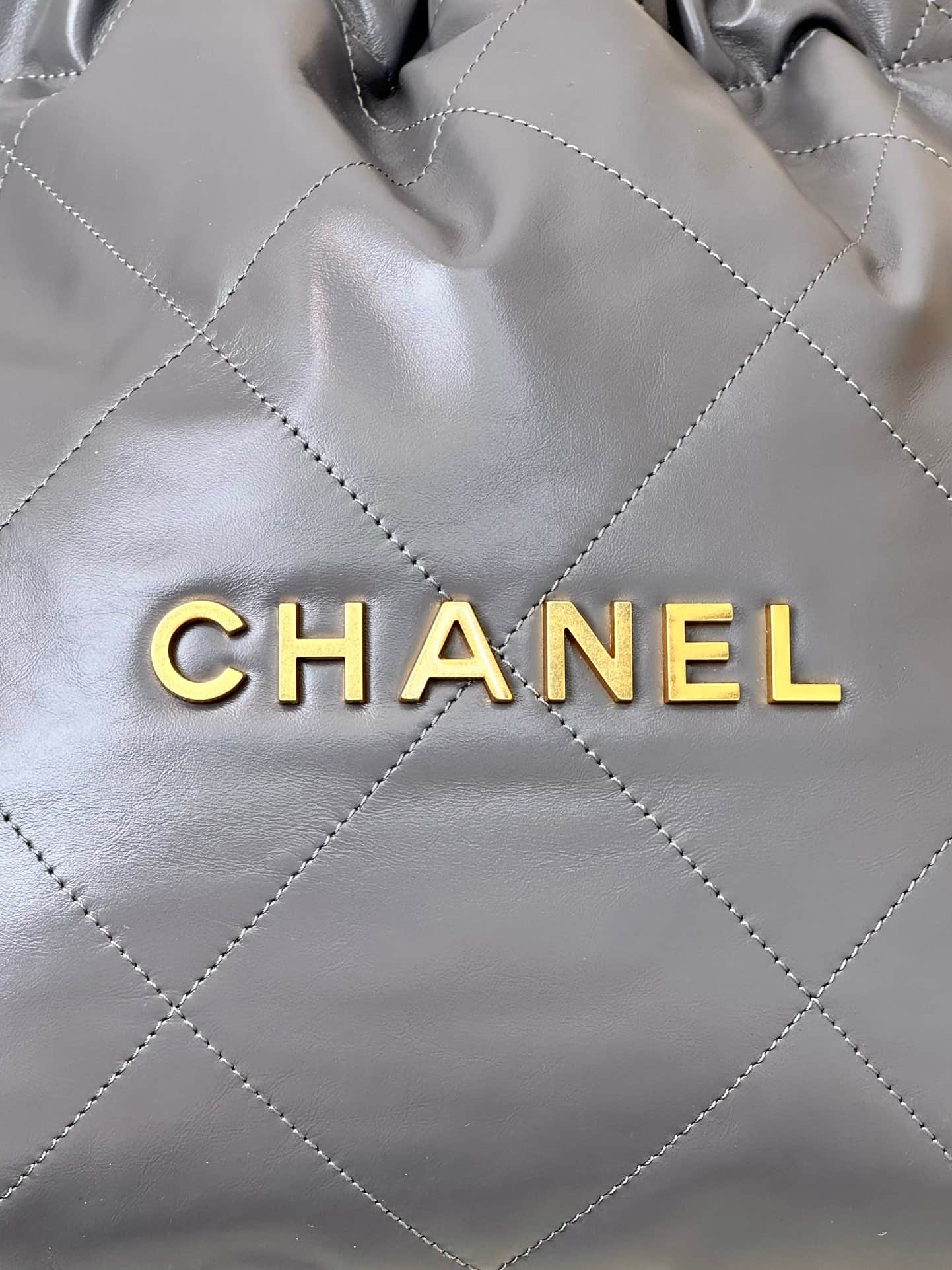 Chanel 22 Small handbag Shiny calfskin & Gold-tone metal AS3260 Grey TOP