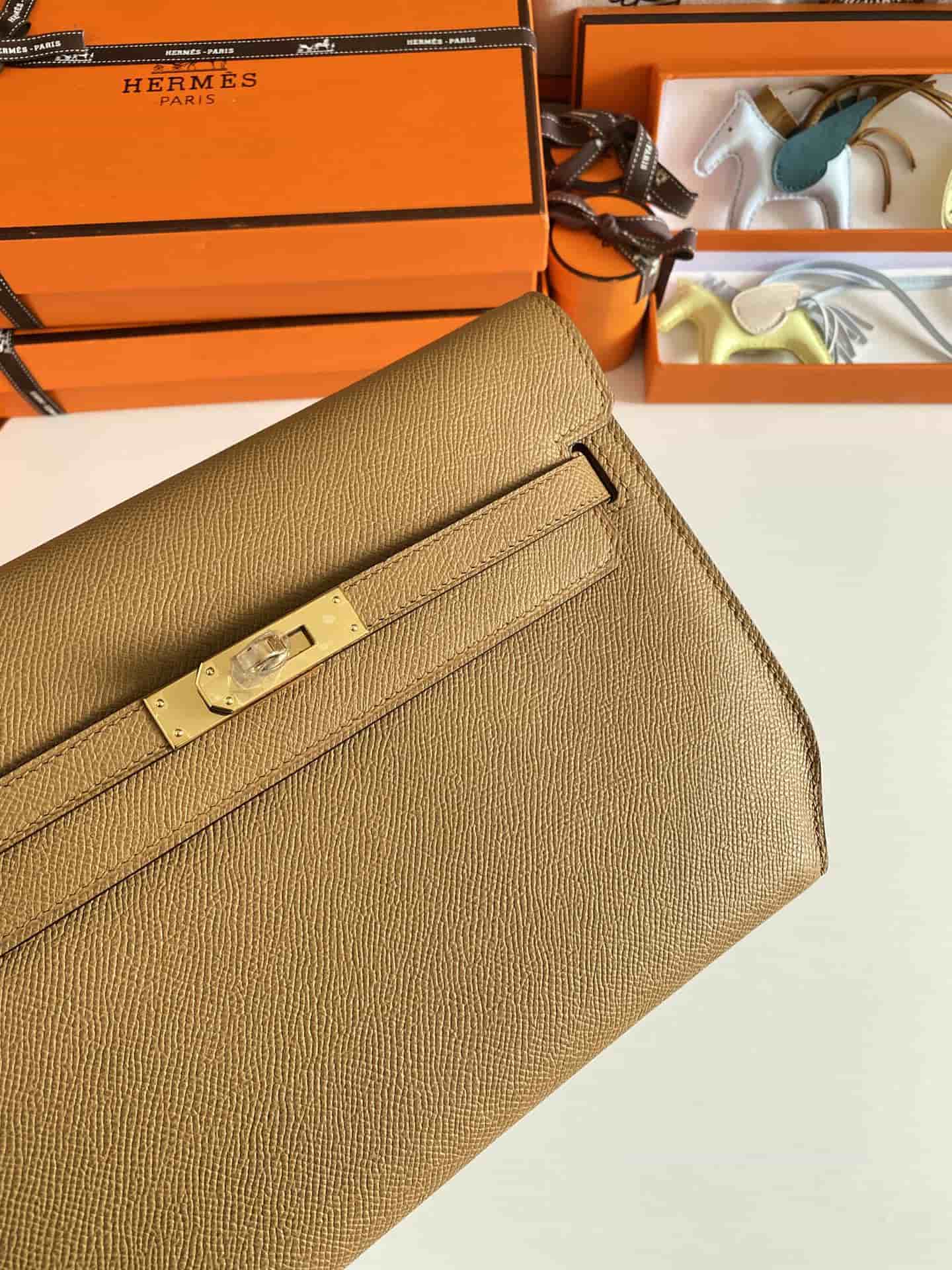 Hermes Kelly Depeches 25 Pouch Epsom Leather Sesame WAX High