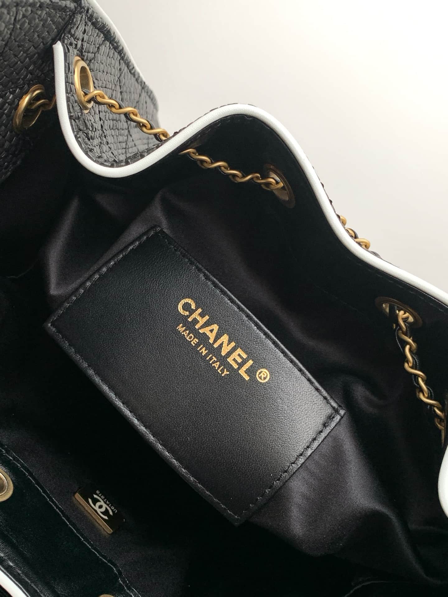 Chanel 25 Small Hobo handbag AS5293 Braided Raffia-Effect Canvas Calfskin & Gold-Tone Metal Black&White  A