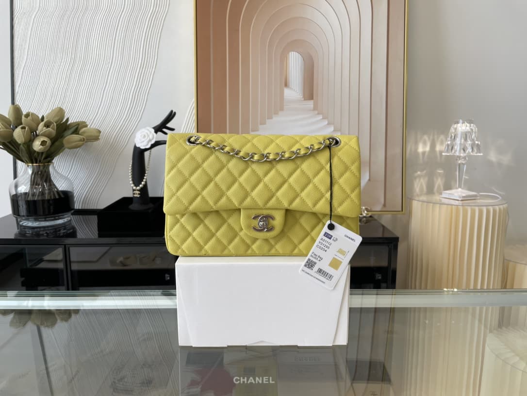 Medium CLASSIC HANDBAG Grained Calfskin Yellow Silver Metal A