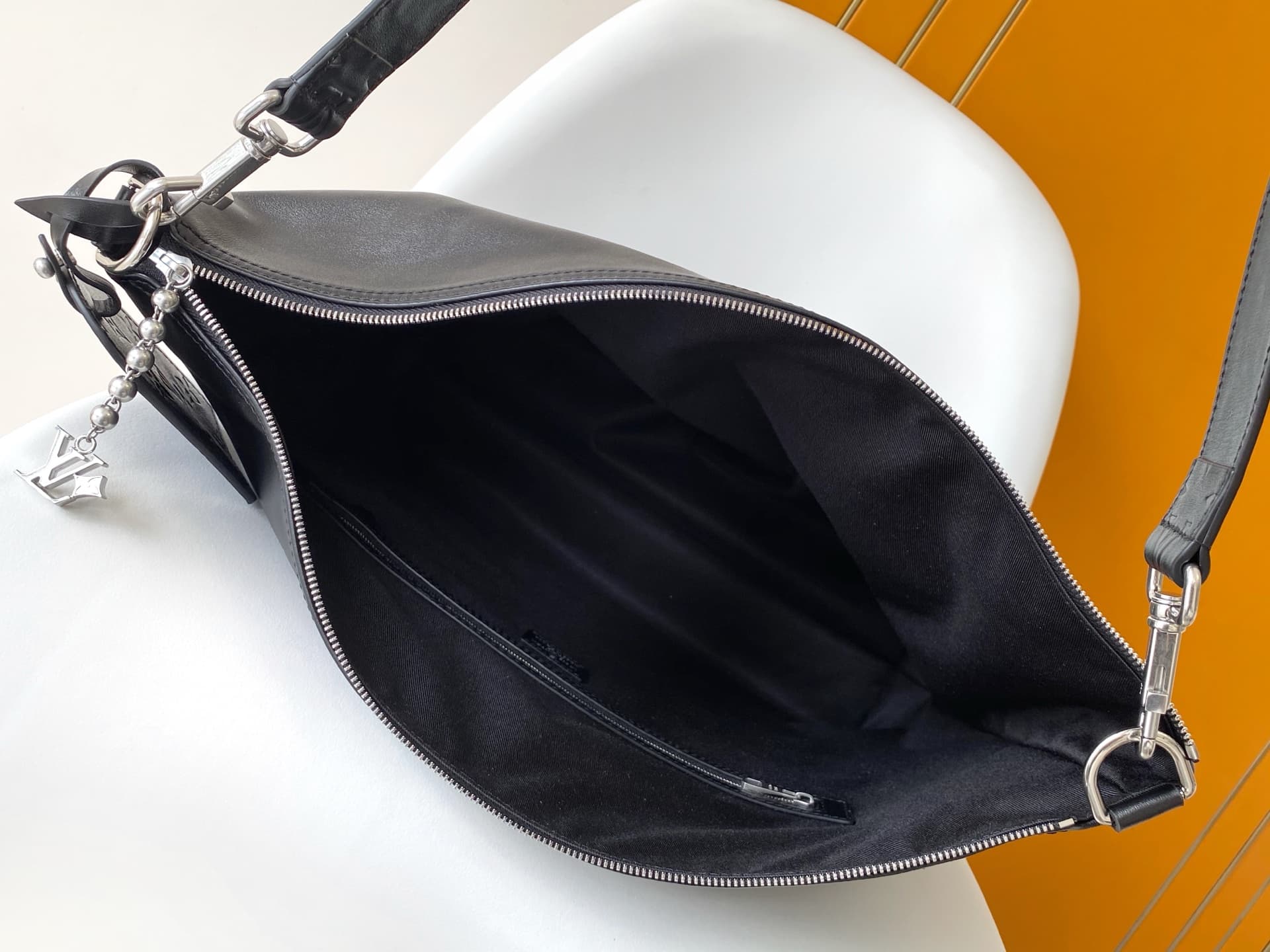 Louis Vuitton Vagabond Hobo Black Calf leather M13986 High