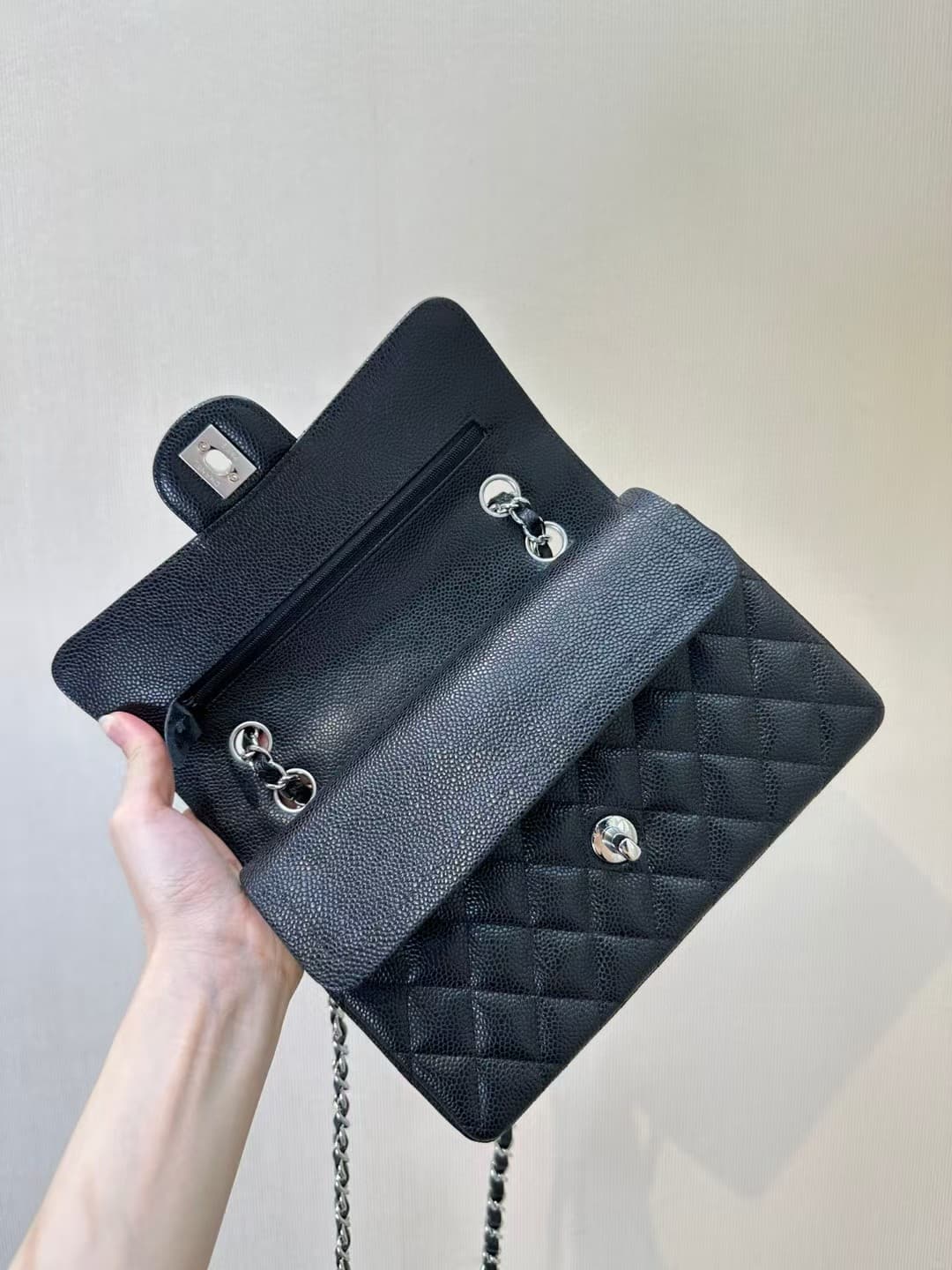 Chanel Medium CLASSIC HANDBAG Grained Calfskin Black Silver Metal TOP