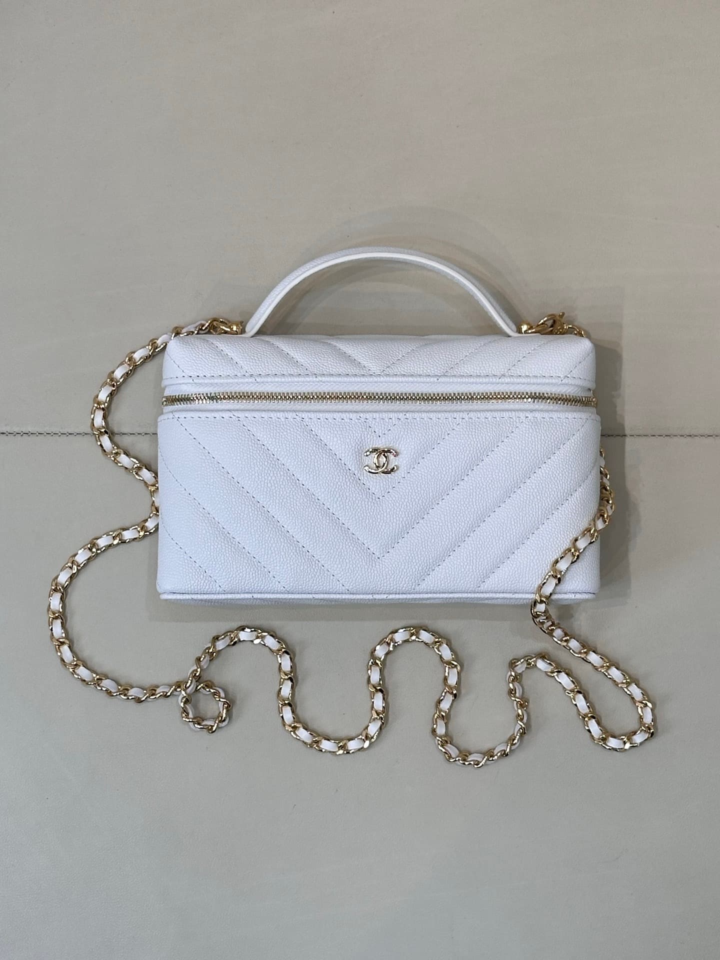 Chanel Vanity with Chain Grained Shiny Calfskin & Gold-Tone Metal White AP5212 TOP