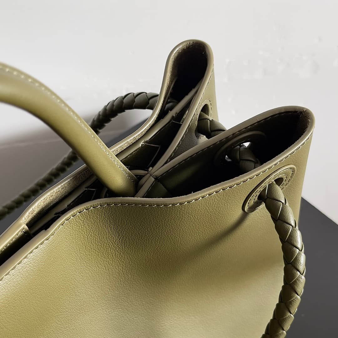 Bottega Veneta Andiamo tote bag in green calfskin leather TOP