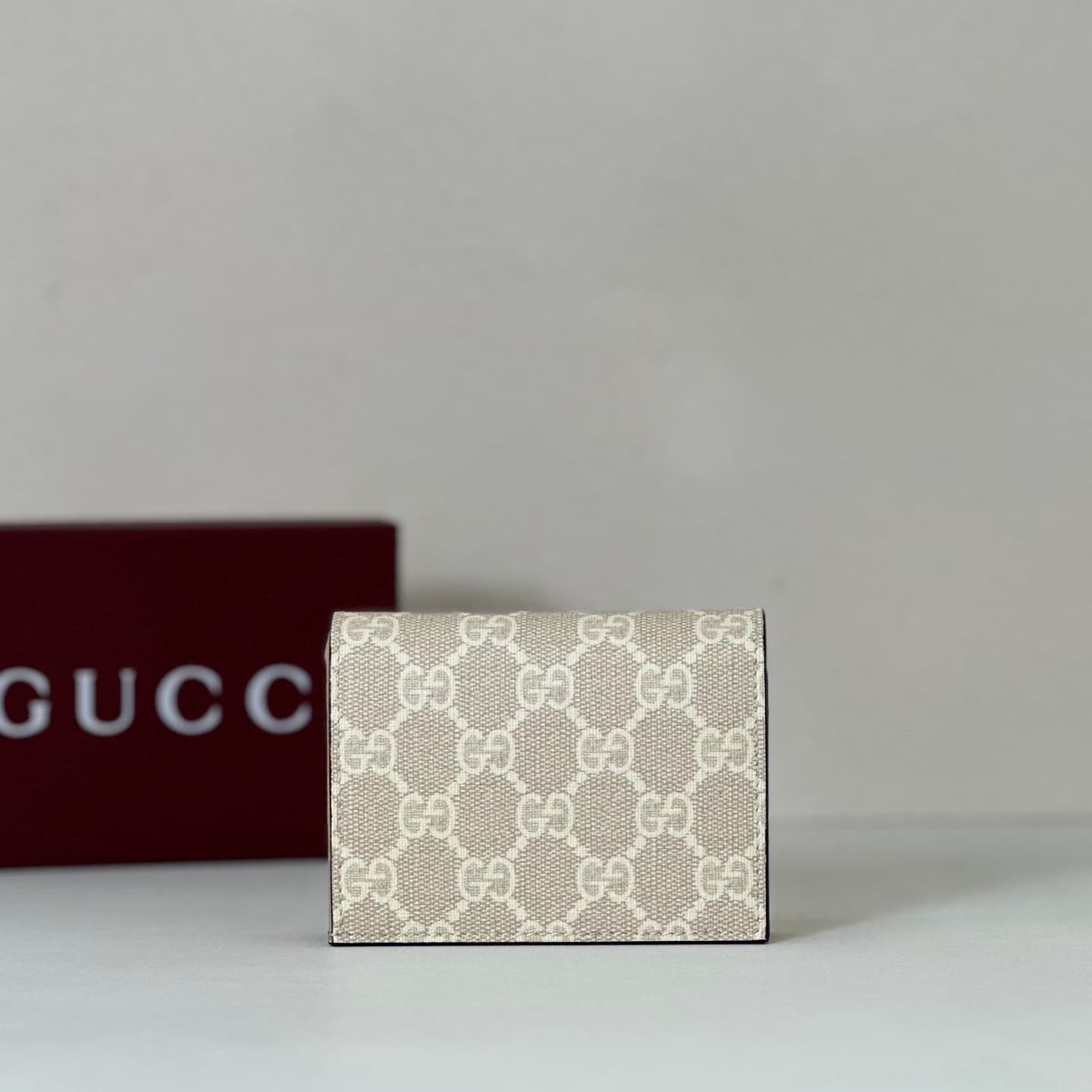 Gucci Bi-color GG Marmont small wallet ‎841358 beige and white GG Supreme High