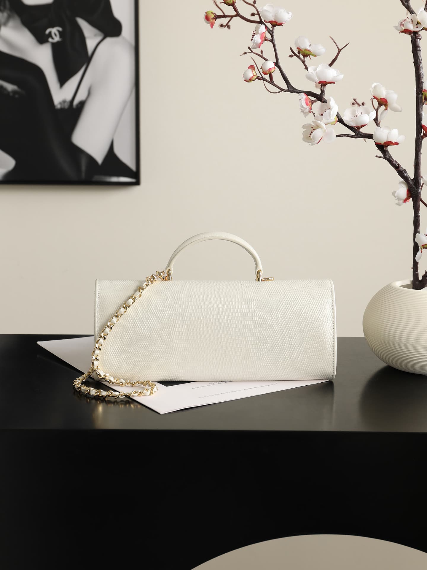 Chanel Clutch with chain Lizard Embossed Calfskin & Gold-Tone Metal White AP5280 A