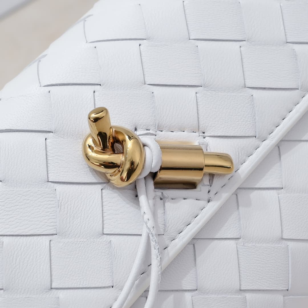 BV Andiamo Clutch Chalk High