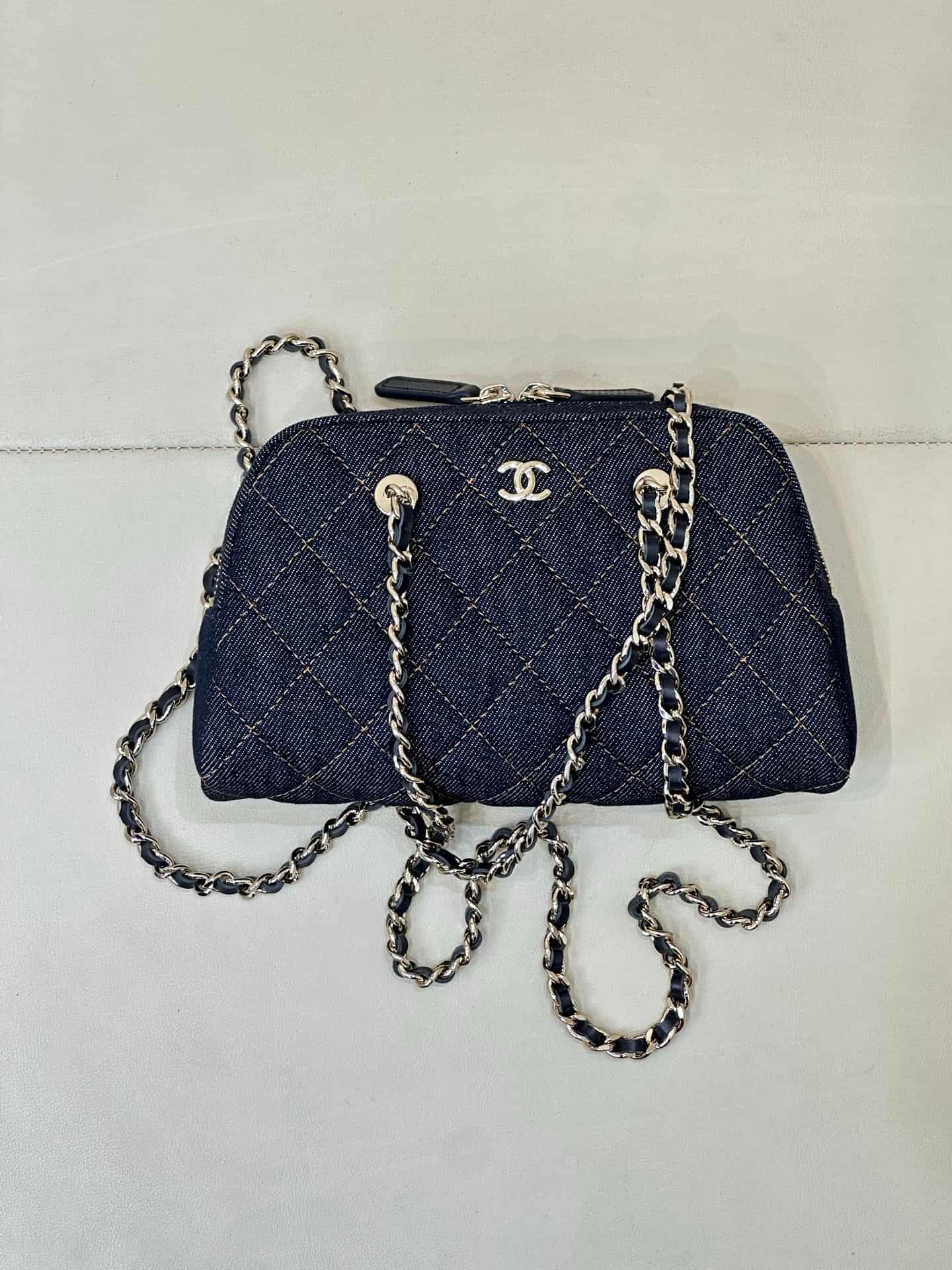 Chanel Clutch with chain Denim & Gold-Tone Metal Dark Blue AP5092 TOP