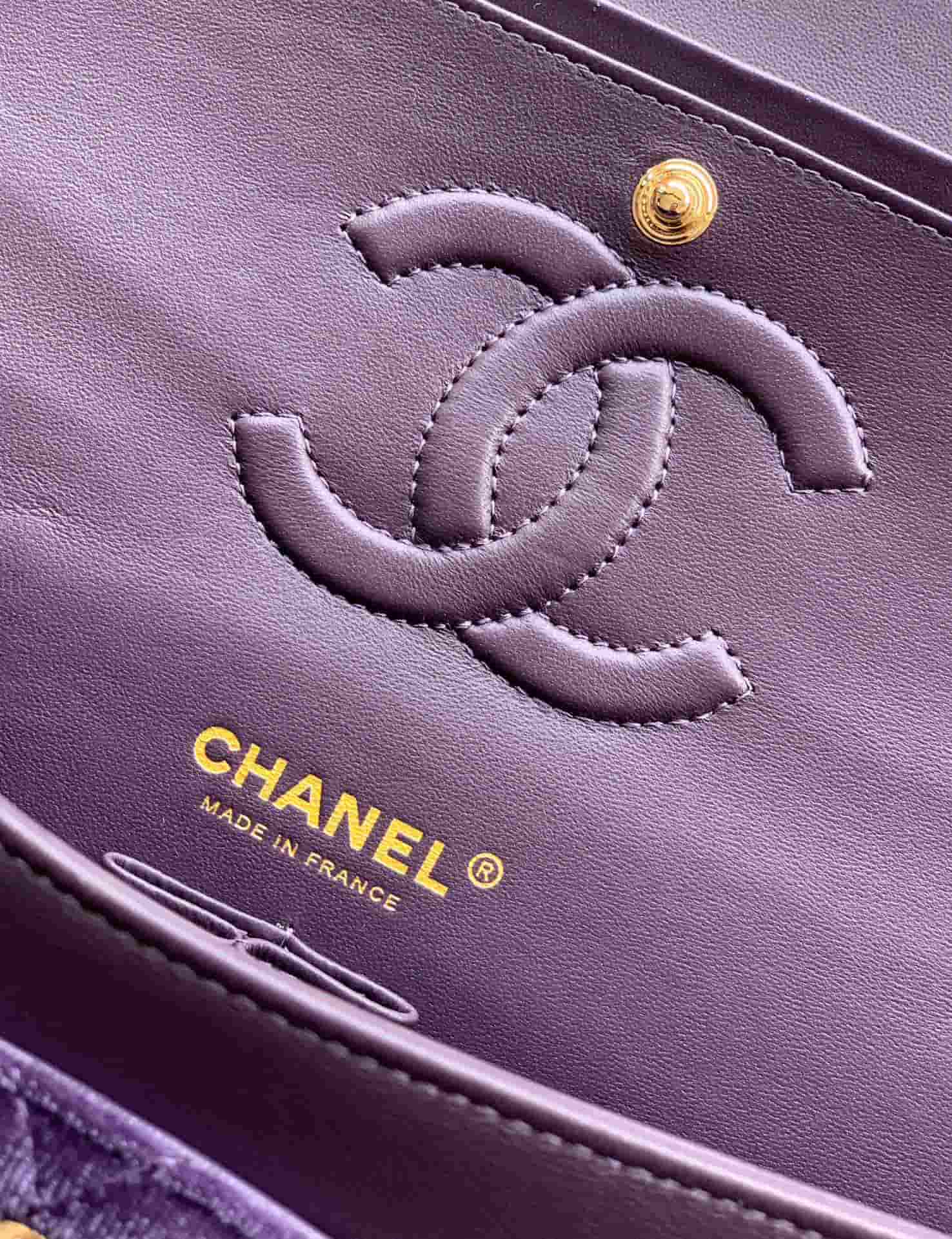 Chanel Medium CLASSIC HANDBAG Velvet  & Gold-Tone Metal Purple A