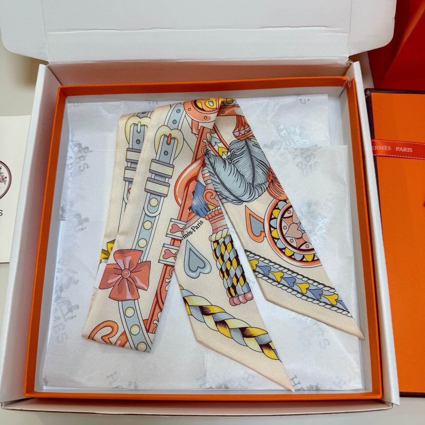 Hermes Harnais de Coeur silk twilly scarf