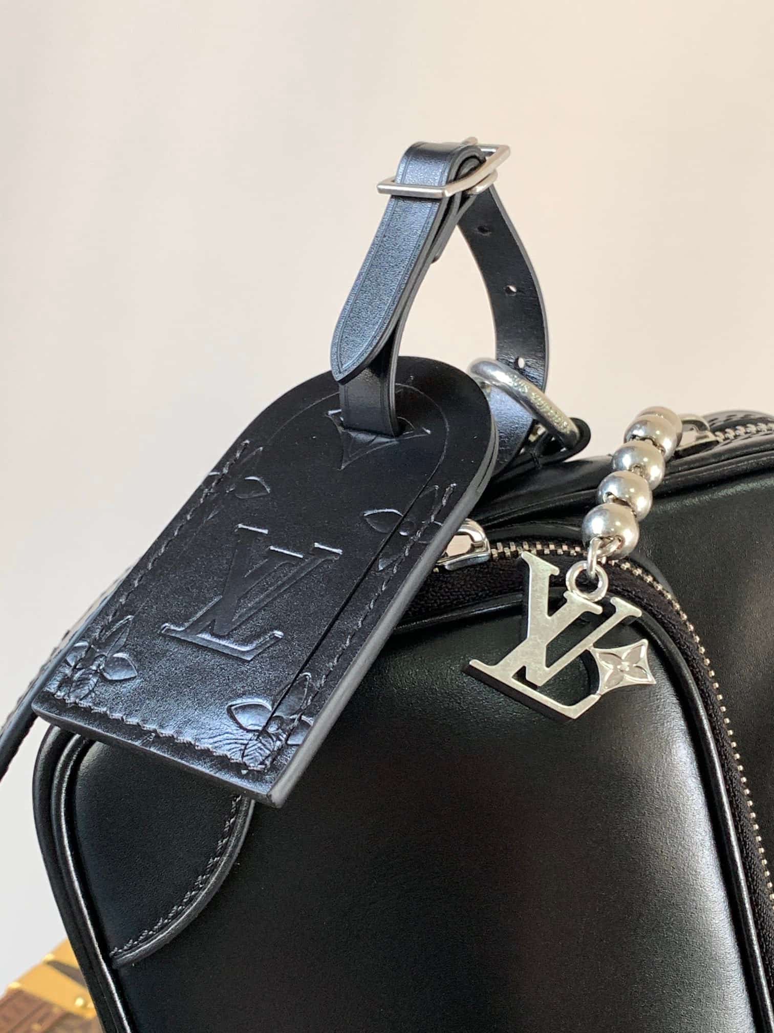 Louis Vuitton Nil Black Calf leather M13987 High