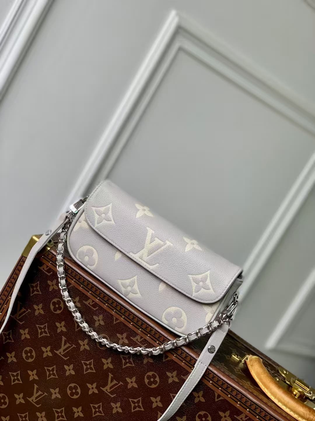 Louis Vuitton Wallet On Chain Ivy Embossed grained cowhide leather M14225 High