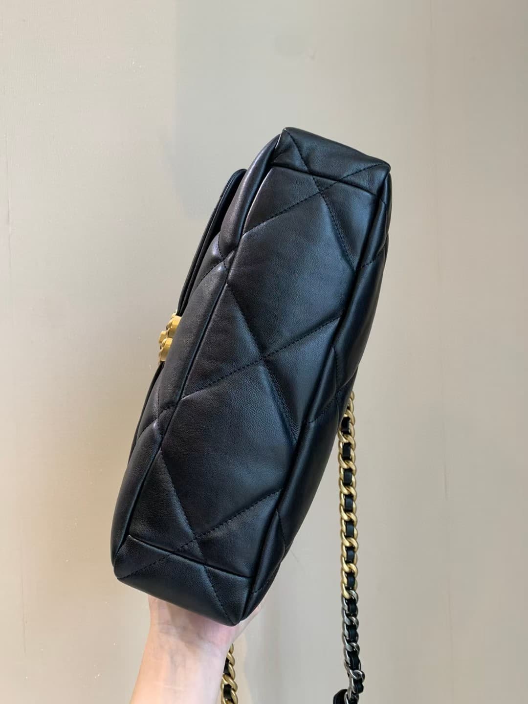 Large Chanel 19 handbag Shiny lambskin  gold&silver-tone Black TOP