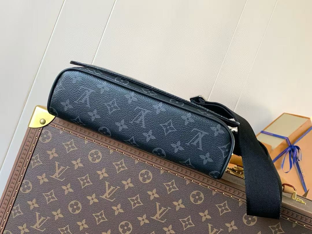 Louis Vuitton DISTRICT PM Monogram Eclipse High