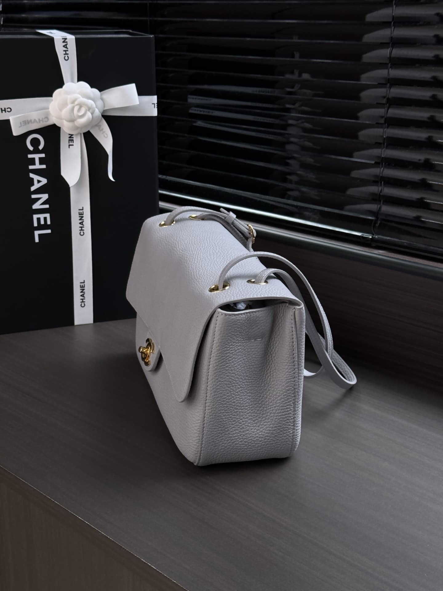 Chanel Maxi Flapbag Grained Calfskin & Gold-Tone Metal Light Grey AS6231 A