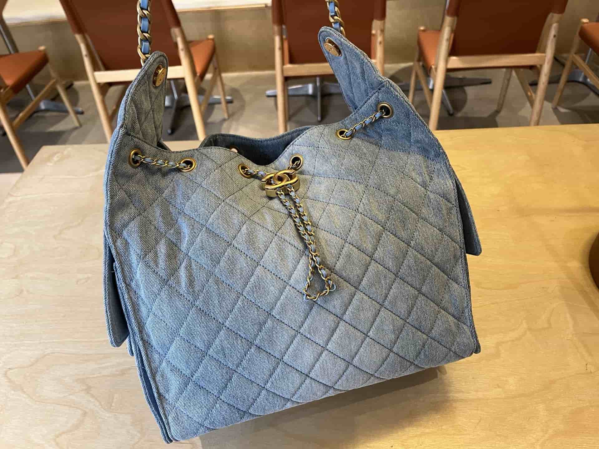 Chanel 25 Medium Hobo Medium handbag AS5311 Denim & Gold-tone Metal Blue A