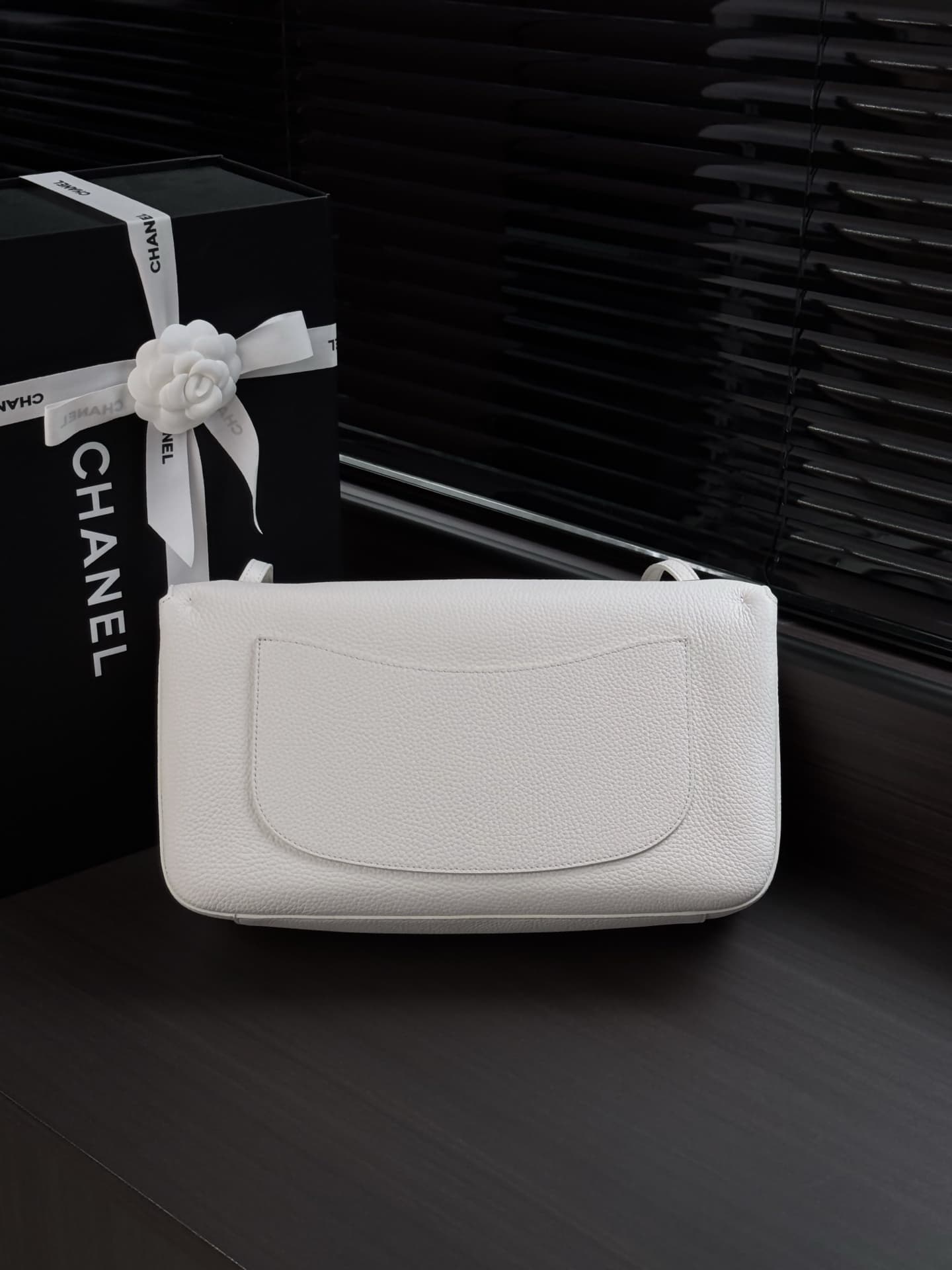 Chanel Maxi Flapbag Grained Calfskin & Silver-Tone Metal White AS6231 A