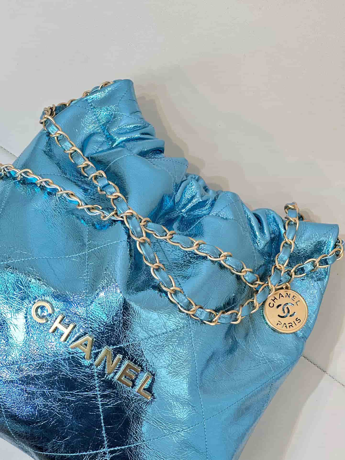 Chanel 22 Small handbag Metallic Calfskin & gold-tone metal AS3260 Blue TOP