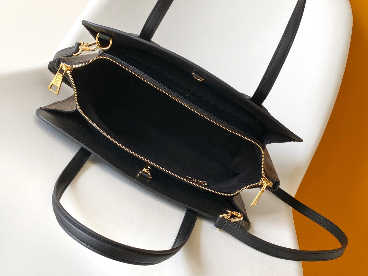 Louis Vuitton Varenne East West Black Epi leather M11791 High