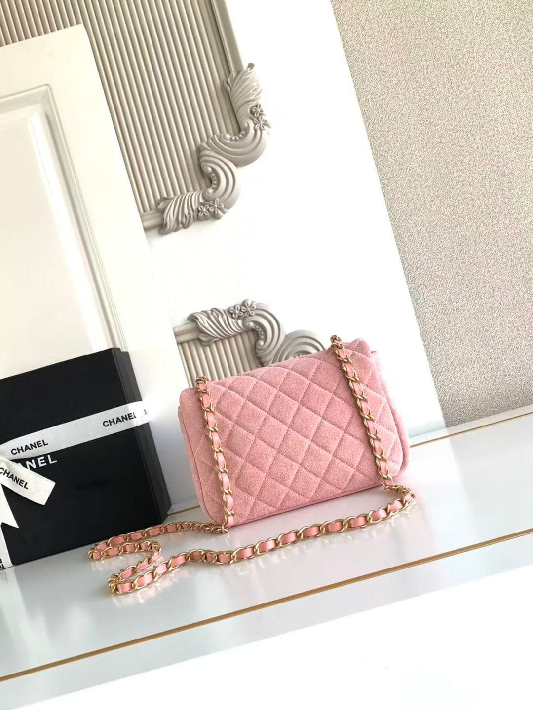Chanel Classic Flap bag in Pink Suede & Gold-Tone Metal AS5989 A