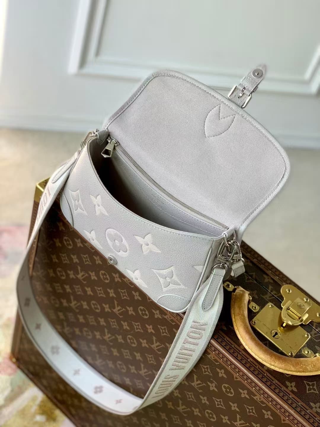 Louis Vuitton Diane Monogram Empreinte leather M14214 High