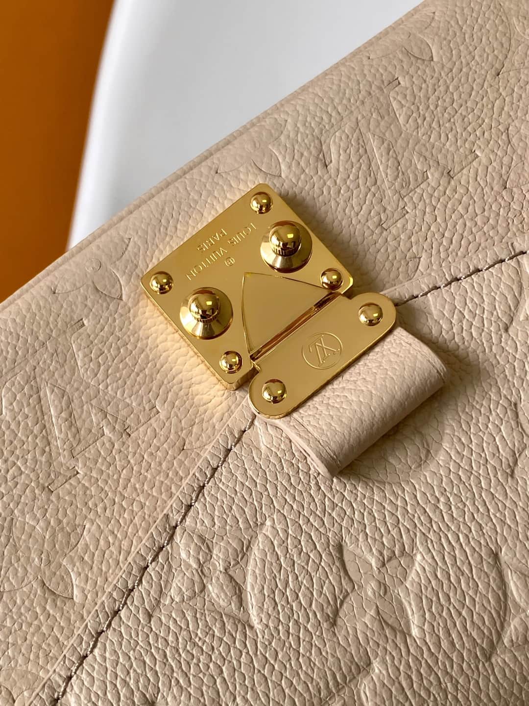Louis Vuitton POCHETTE MÉTIS EAST WEST Sand Grained cowhide leather M14322 High