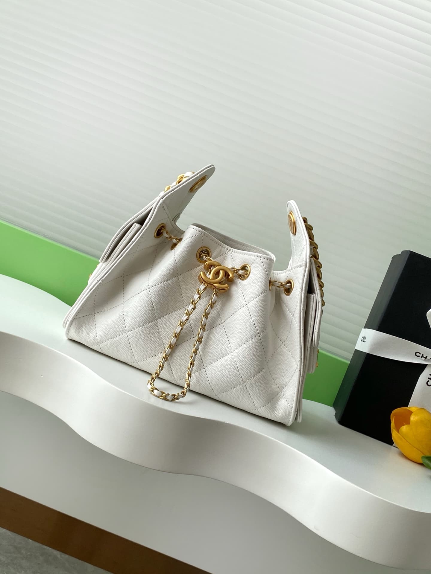 Chanel 25 Mini Hobo handbag AS5631 Grained calfskin & gold-tone metal White A