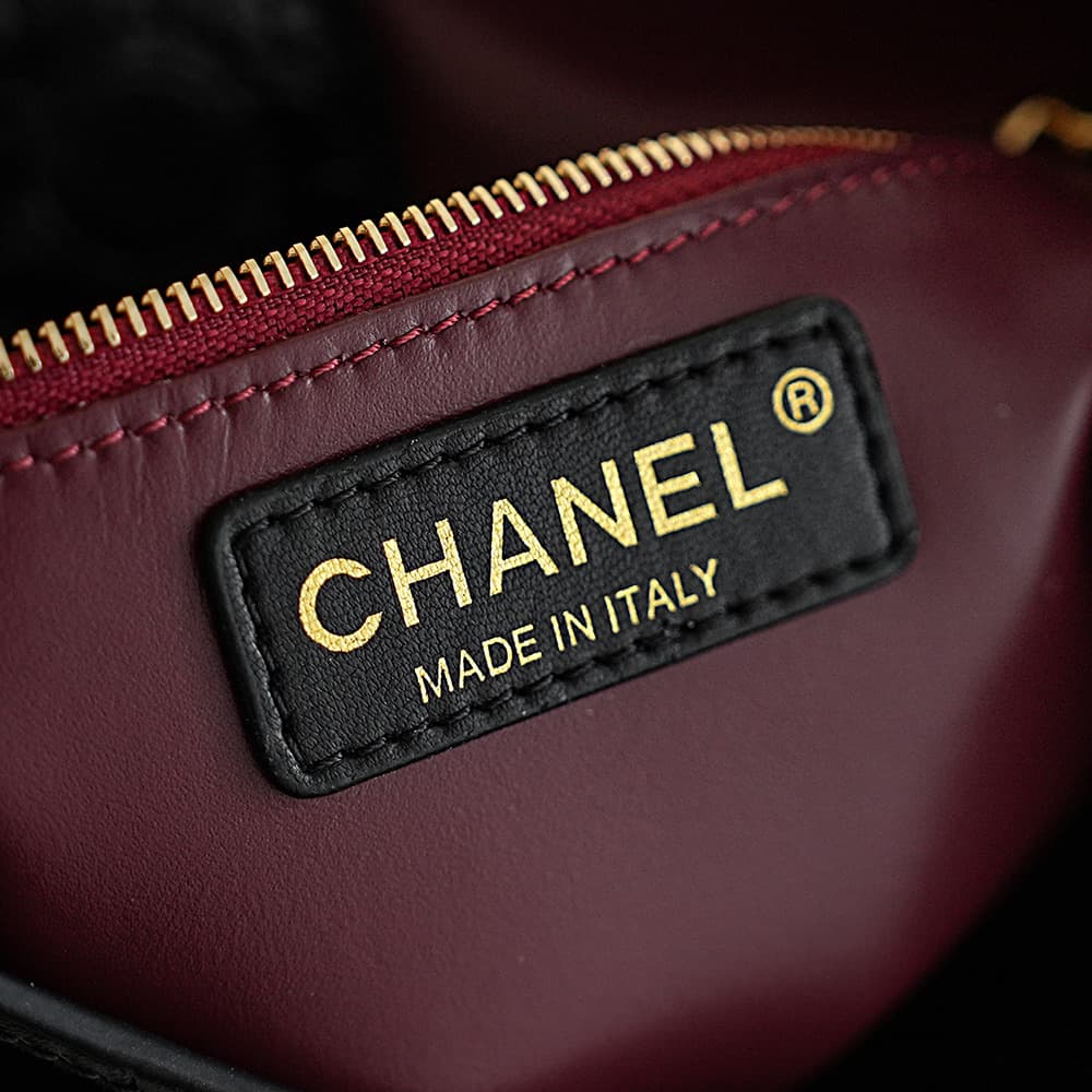 Chanel Hobo bag Prominent Crocodile-embossed & Gold-tone Metal A68012 A