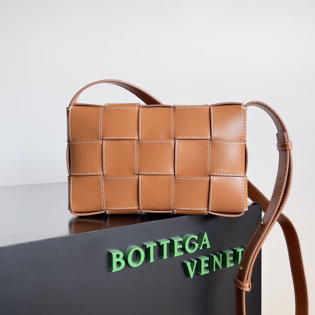 BV CASSETTE BAG Lambskin Top