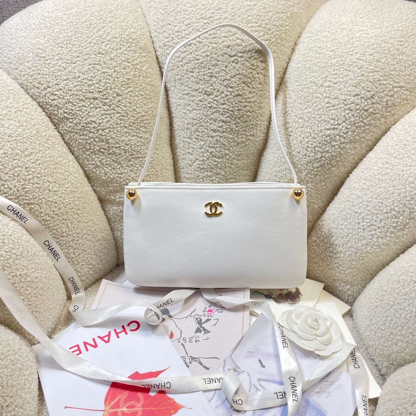 Chanel Shoulder Bag Shiny Calfskin& Gold-Tone Metal White AS6238 High