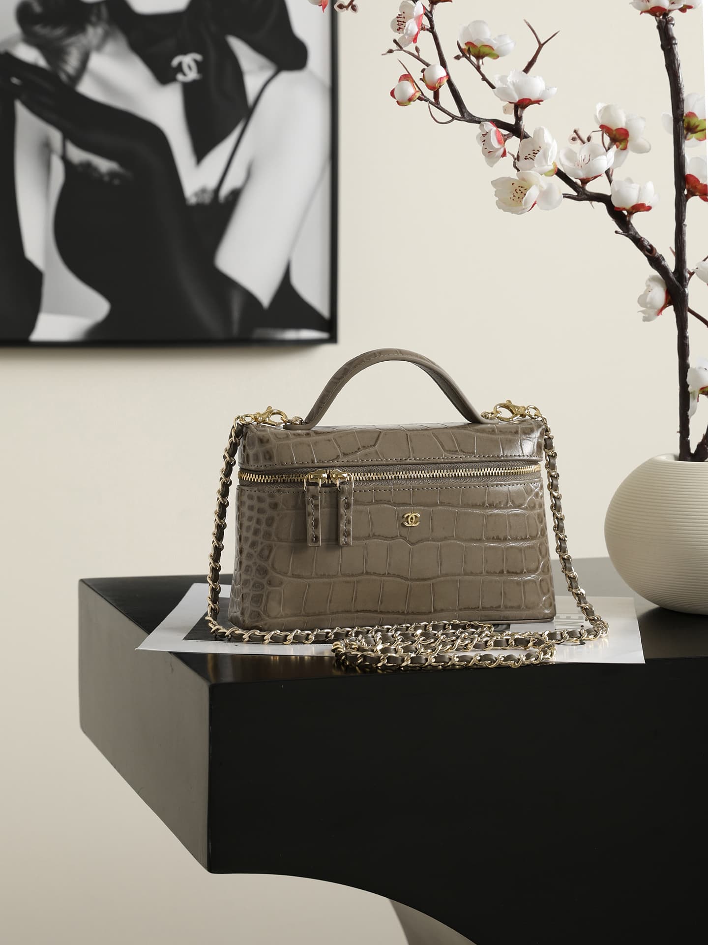 Chanel Vanity with Chain Crocodile-embossed leather& Gold-Tone Metal Dark khaki AP5195 A