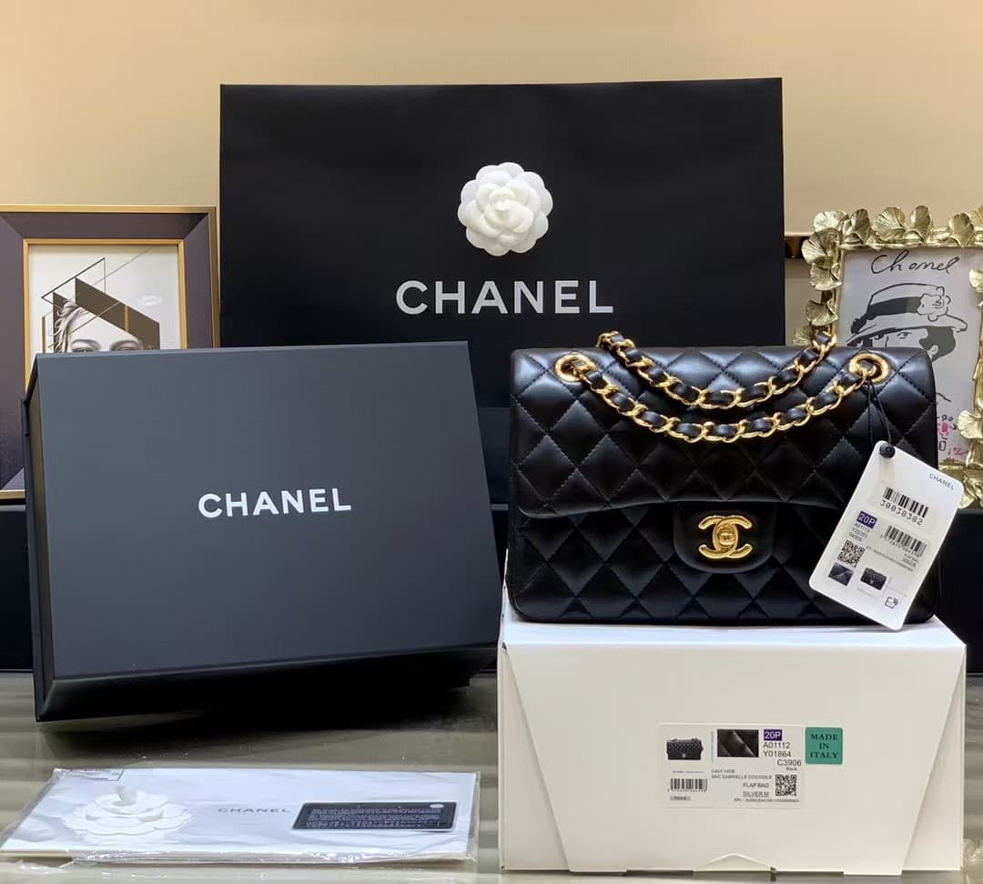 Chanel Medium CLASSIC HANDBAG Lambskin Black Gold Metal TOP