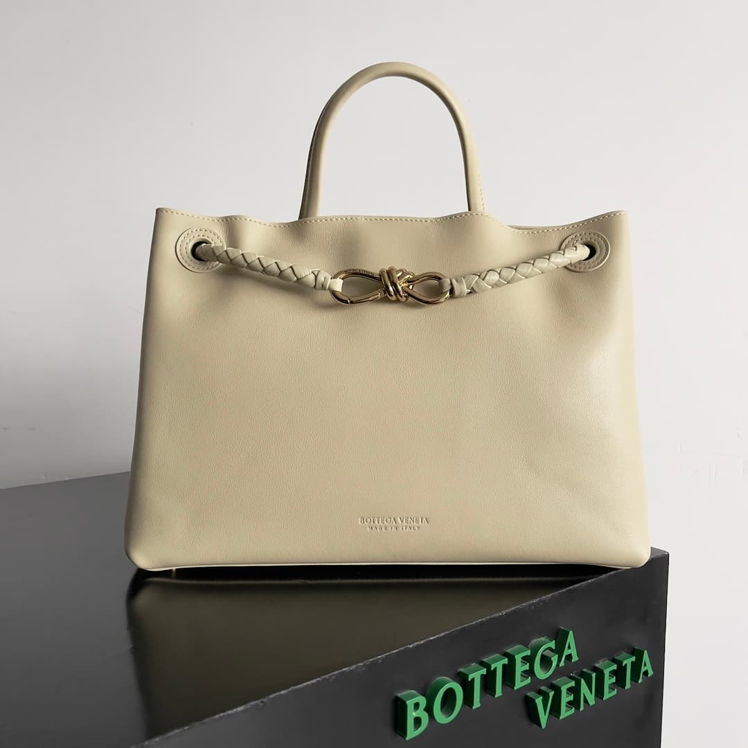 Bottega Veneta Andiamo tote bag in cream calfskin leather TOP