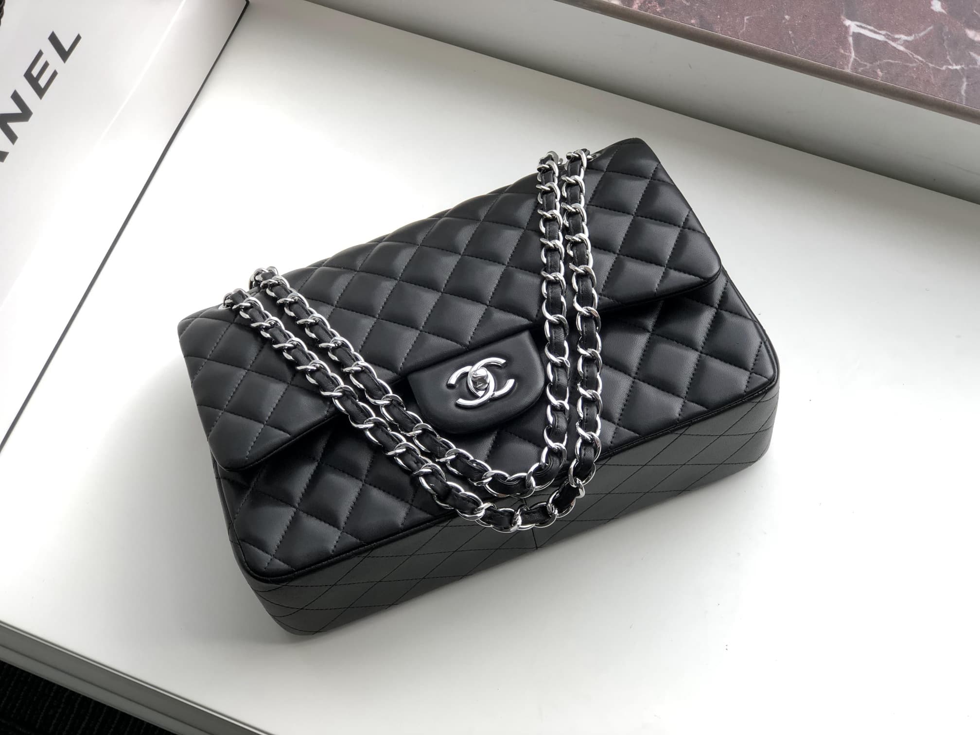 Large CLASSIC HANDBAG Lambskin Silver Metal Black A