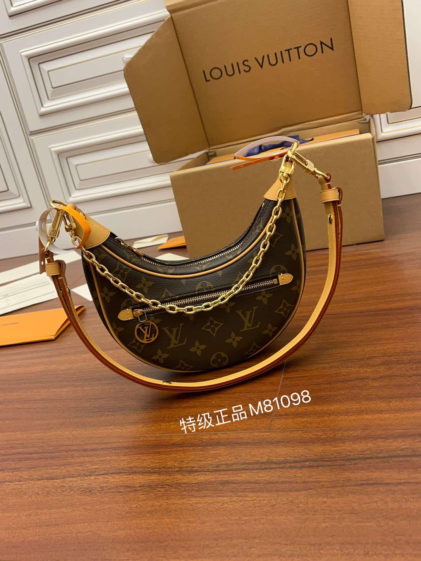 Louis Vuitton LOOP Handbag Monogram coated canvas M81098 Top