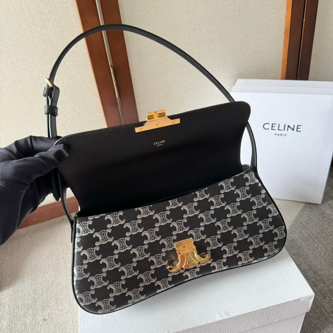CELINE Triomphe Lola bag in Black High