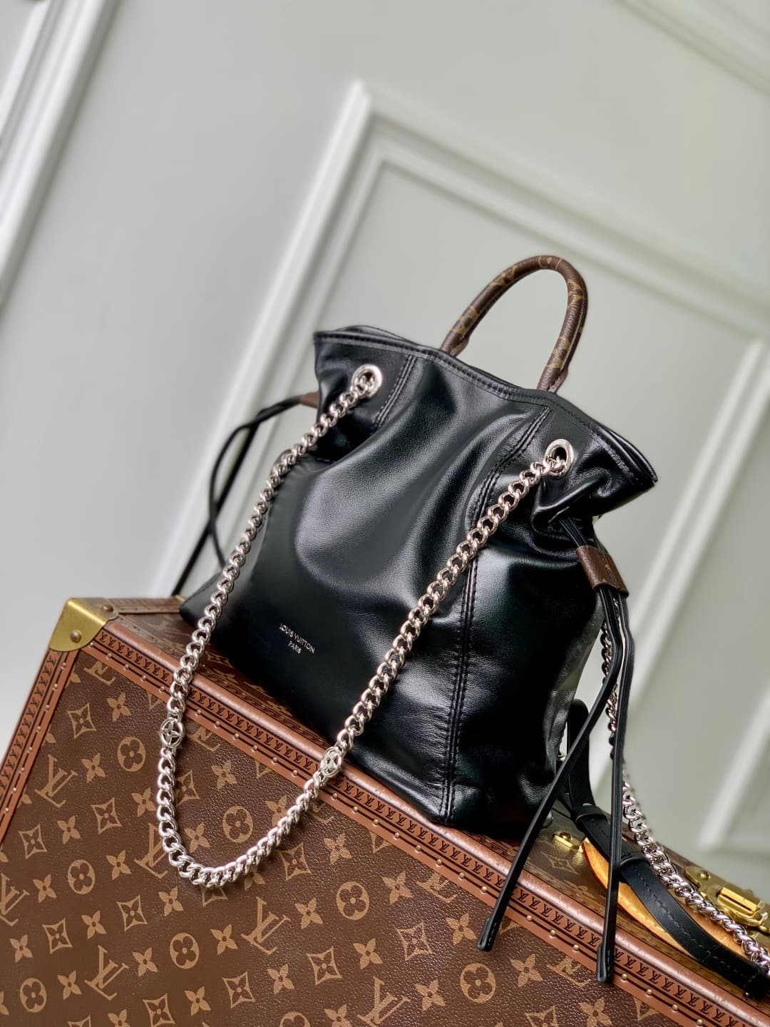 Louis Vuitton Off Duty Backpack Vibe Lamb leather M25522 Black High