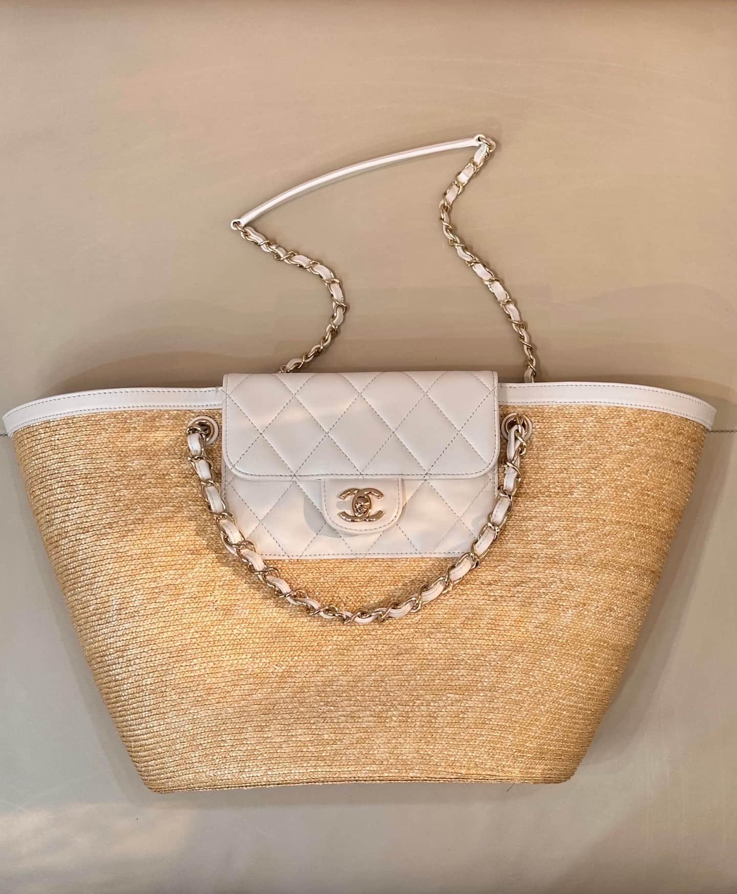 Chanel Coco Beach Shopping Bag Braided Straw Lambskin & Gold-Tone Metal Beige & White AS5952 TOP