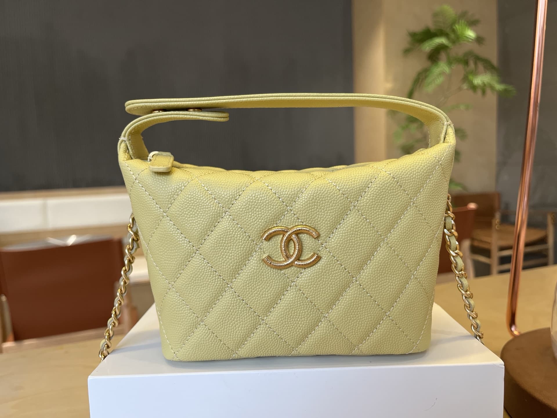 Chanel 25C Quilted Hobo Clutch on Chain Grained Calfskin & Gold Metal AP4386 A