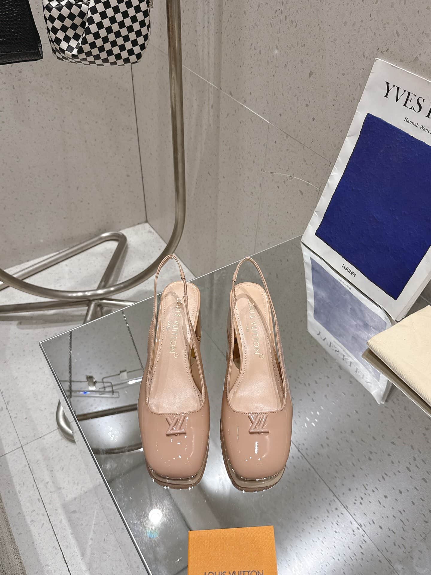 Louis Vuitton Sandal shoes Medium Women
